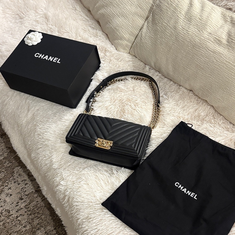 CHANEL Black Chevron Quilted LeBoy Bag with Gold Chain - Picture 3 of 10